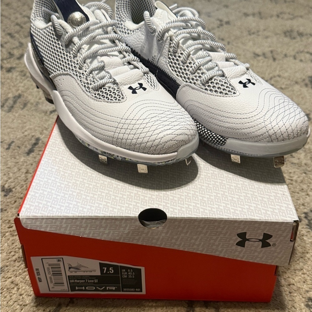 Brand Bew Under Armour Men's White and Black Athletic Shoes Cleats size 7.5